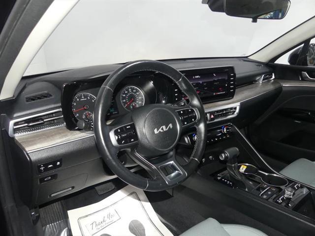 Photo of 2022 Ebony Black Kia K5
