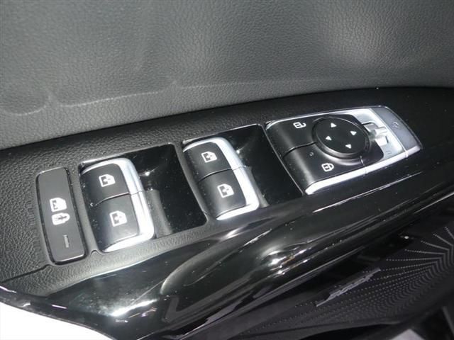 Photo of 2022 Ebony Black Kia K5