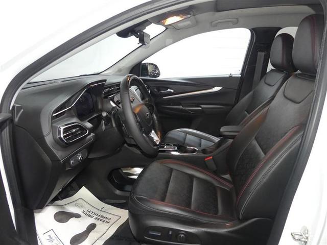 Photo of 2023 Summit White Chevrolet Bolt EUV