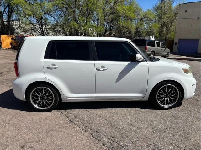 Photo of 2008 Super White Scion xB