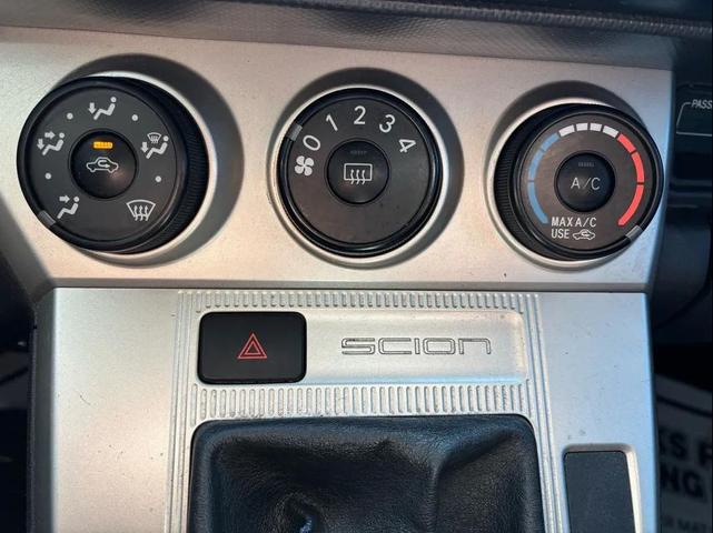 Photo of 2008 Super White Scion xB