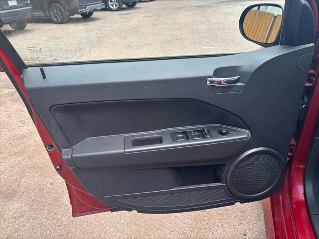 Photo of 2009 Inferno Red Crystal Pearlcoat Dodge Caliber