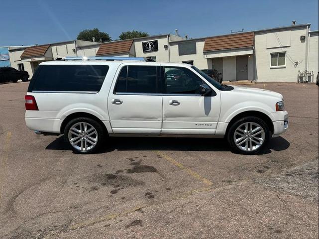 Photo of 2017 White Platinum Metallic Tri-Coat Ford Expedition EL
