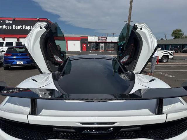 Photo of 2022 White McLaren GT
