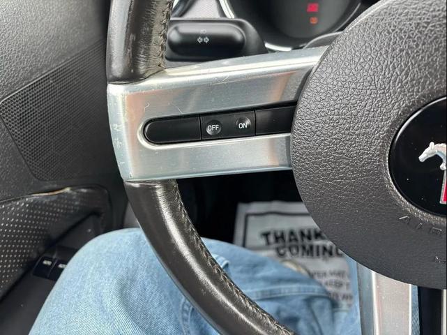 Photo of 2009 Silver Ford Mustang
