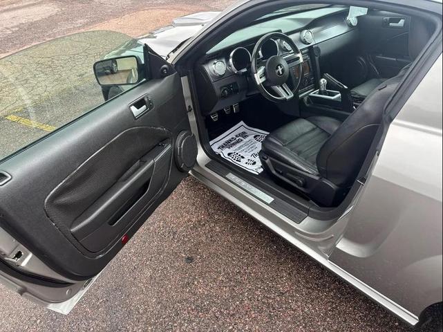 Photo of 2009 Silver Ford Mustang