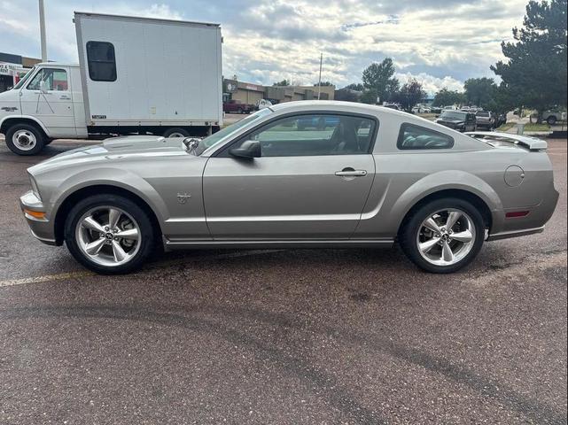 Photo of 2009 Silver Ford Mustang