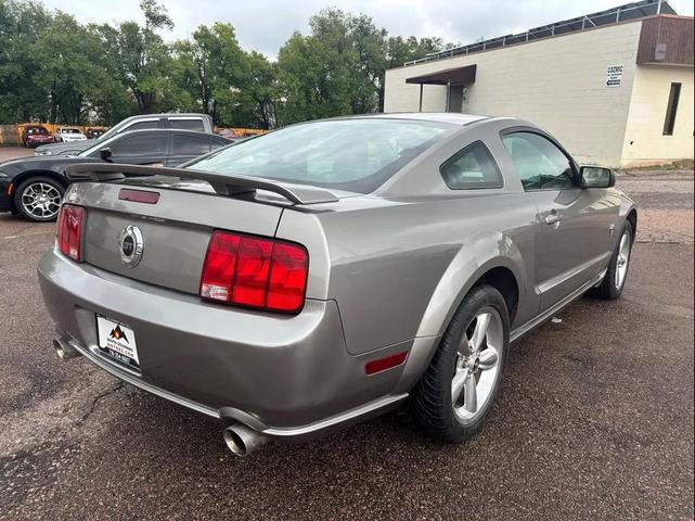 Photo of 2009 Silver Ford Mustang