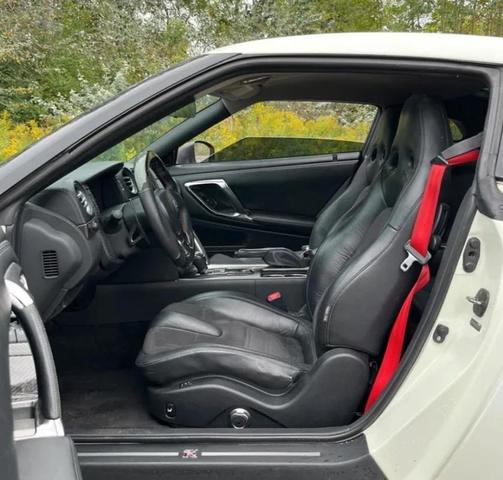 Photo of 2009 Ivory Pearl Nissan GT-R