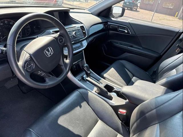 Photo of 2015 White Orchid Pearl Honda Accord
