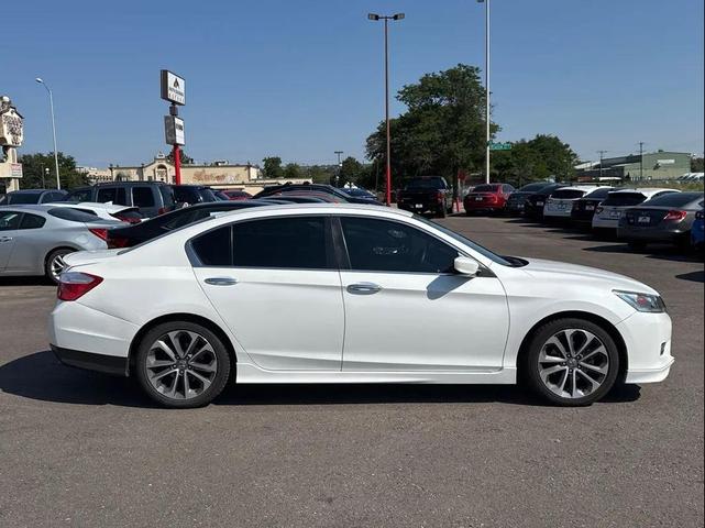 Photo of 2015 White Orchid Pearl Honda Accord