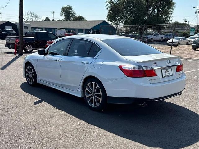 Photo of 2015 White Orchid Pearl Honda Accord