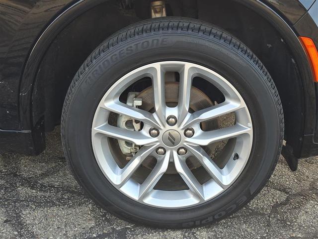 Photo of 2023 DB Black Crystal Clearcoat Dodge Durango