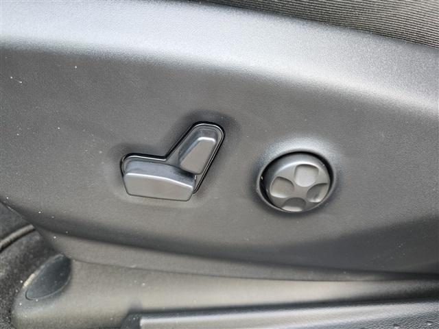 Photo of 2025 Ceramic Gray Clearcoat Chrysler Pacifica