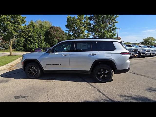 Photo of 2025 Silver Zynith Jeep Grand Cherokee L