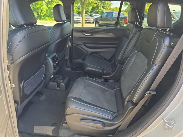 Photo of 2025 Silver Zynith Jeep Grand Cherokee L