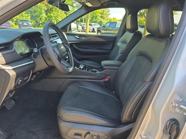 Photo of 2025 Silver Zynith Jeep Grand Cherokee L