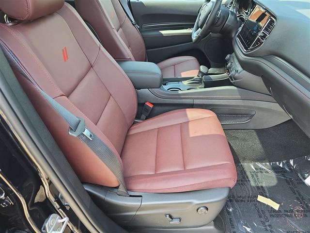 Photo of 2025 DB Black Crystal Clearcoat Dodge Durango