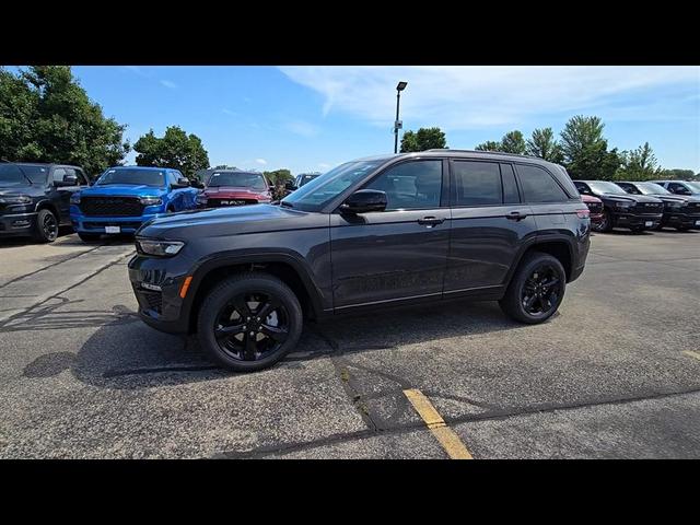 Photo of 2025 Baltic Gray Metallic Clearcoat Jeep Grand Cherokee