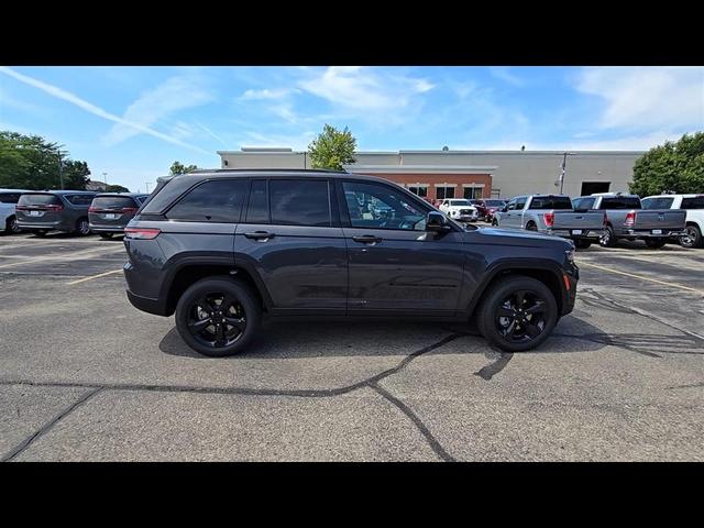 Photo of 2025 Baltic Gray Metallic Clearcoat Jeep Grand Cherokee