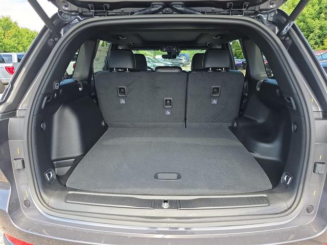 Photo of 2025 Baltic Gray Metallic Clearcoat Jeep Grand Cherokee