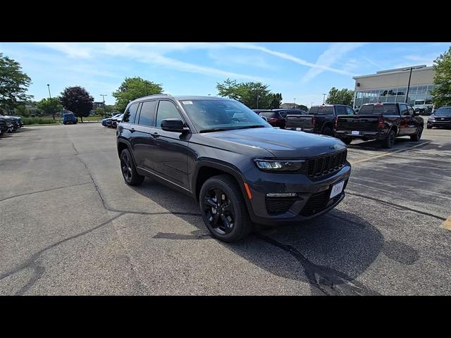 Photo of 2025 Baltic Gray Metallic Clearcoat Jeep Grand Cherokee