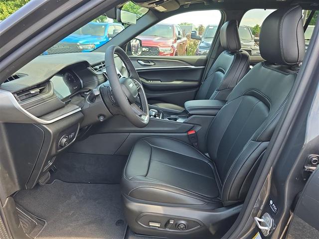 Photo of 2025 Baltic Gray Metallic Clearcoat Jeep Grand Cherokee