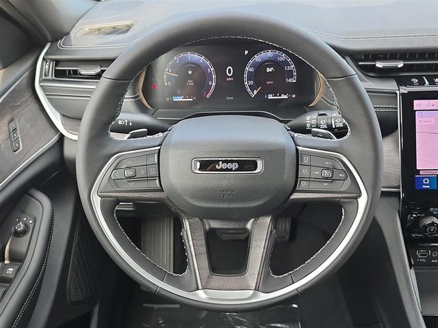 Photo of 2025 Silver Zynith Jeep Grand Cherokee L