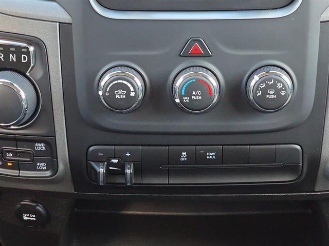 Photo of 2024 Diamond Black Crystal Pearlcoat RAM 1500