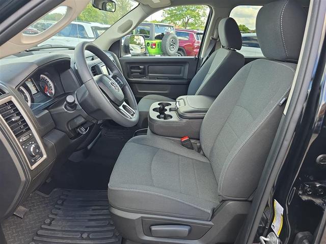 Photo of 2024 Diamond Black Crystal Pearlcoat RAM 1500