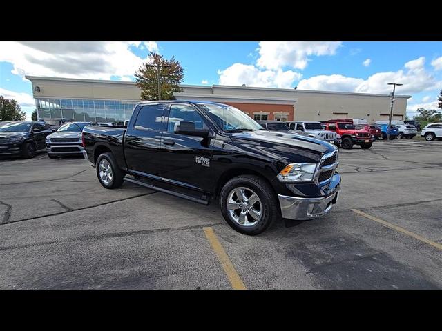 Photo of 2024 Diamond Black Crystal Pearlcoat RAM 1500
