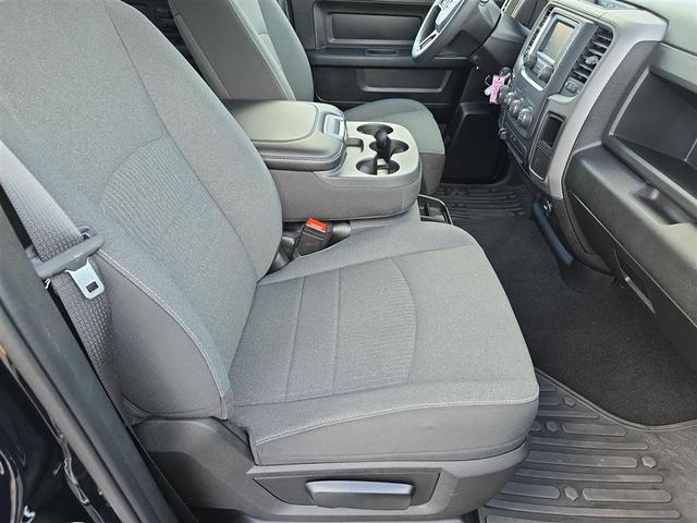 Photo of 2024 Diamond Black Crystal Pearlcoat RAM 1500