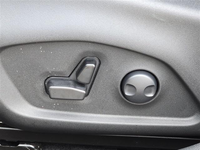 Photo of 2025 Diamond Black Crystal Pearlcoat Jeep Compass