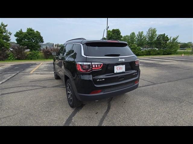 Photo of 2025 Diamond Black Crystal Pearlcoat Jeep Compass