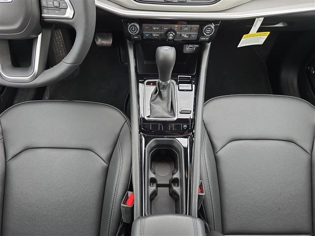Photo of 2025 Diamond Black Crystal Pearlcoat Jeep Compass