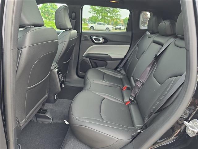 Photo of 2025 Diamond Black Crystal Pearlcoat Jeep Compass