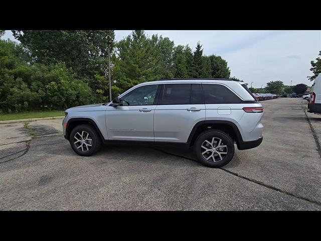 Photo of 2025 Silver Zynith Jeep Grand Cherokee