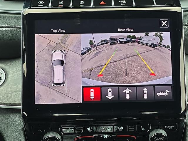 Photo of 2025 Silver Zynith Jeep Grand Cherokee