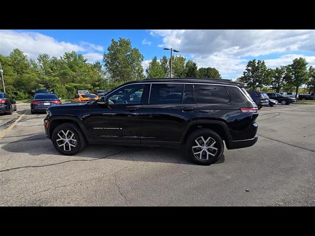 Photo of 2024 Diamond Black Crystal Pearlcoat Jeep Grand Cherokee L