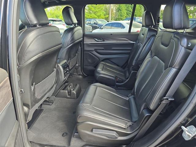 Photo of 2024 Diamond Black Crystal Pearlcoat Jeep Grand Cherokee L