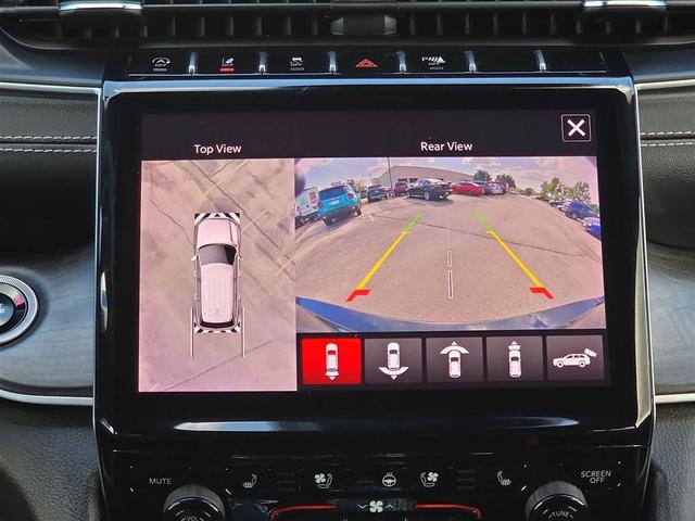 Photo of 2024 Diamond Black Crystal Pearlcoat Jeep Grand Cherokee L