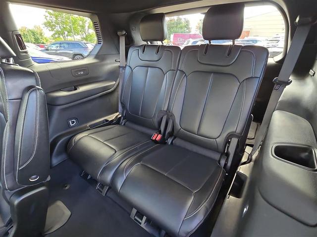 Photo of 2024 Diamond Black Crystal Pearlcoat Jeep Grand Cherokee L
