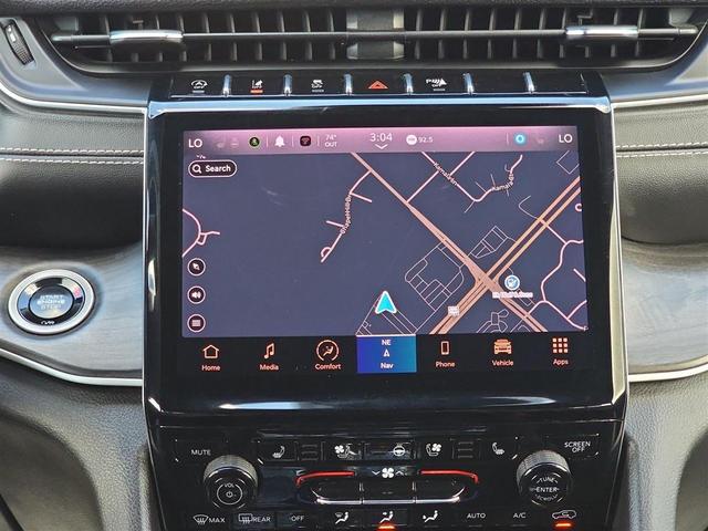 Photo of 2024 Diamond Black Crystal Pearlcoat Jeep Grand Cherokee L