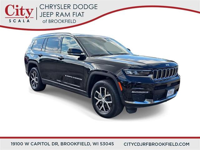 Photo of 2024 Diamond Black Crystal Pearlcoat Jeep Grand Cherokee L
