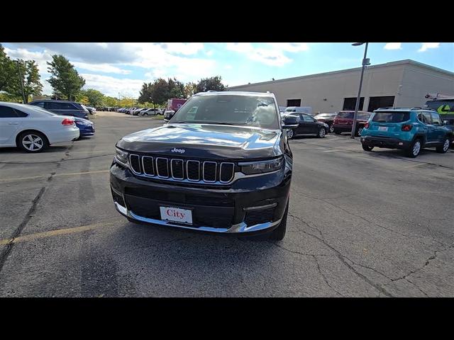 Photo of 2024 Diamond Black Crystal Pearlcoat Jeep Grand Cherokee L