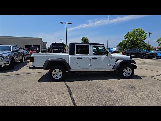 Photo of 2023 Bright White Clearcoat Jeep Gladiator
