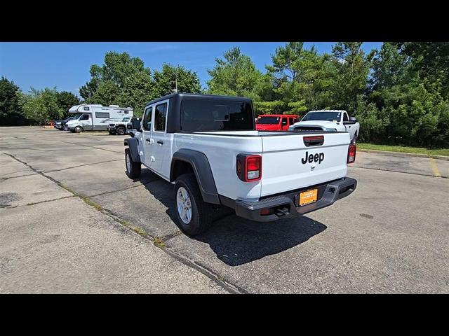 Photo of 2023 Bright White Clearcoat Jeep Gladiator