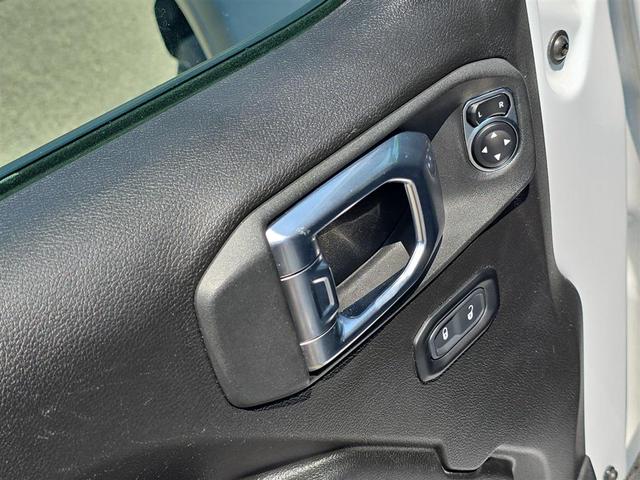 Photo of 2023 Bright White Clearcoat Jeep Gladiator