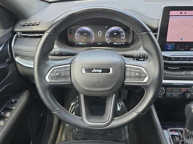 Photo of 2022 Diamond Black Crystal Pearlcoat Jeep Compass