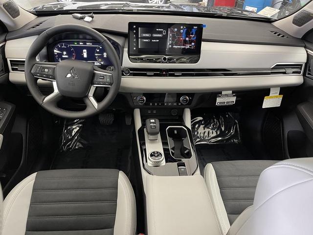 Photo of 2025 Black Diamond Mitsubishi Outlander